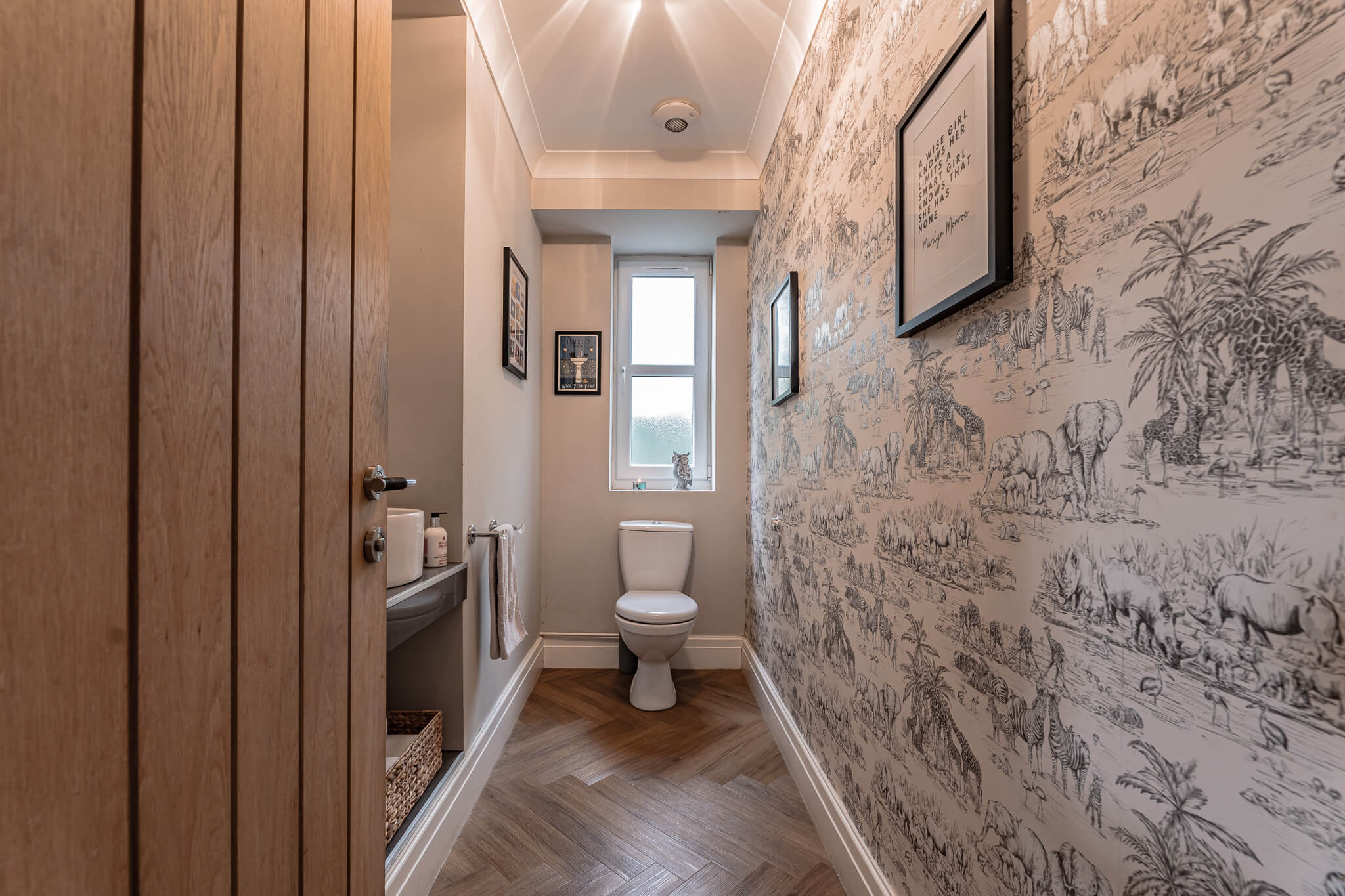 bespoke-modern-home-northwich-cloakroom-jlordandco