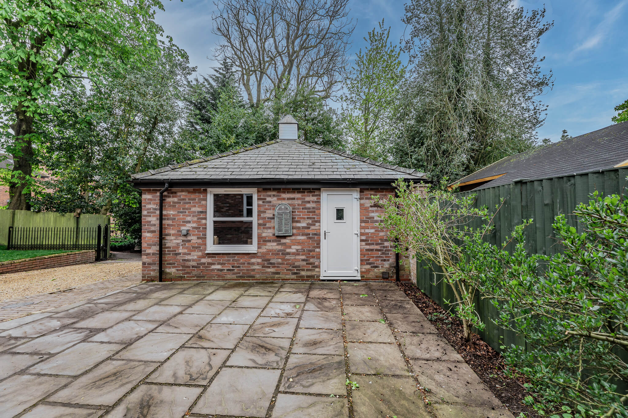 bespoke-modern-home-northwich-detached-annexe-jlordandco