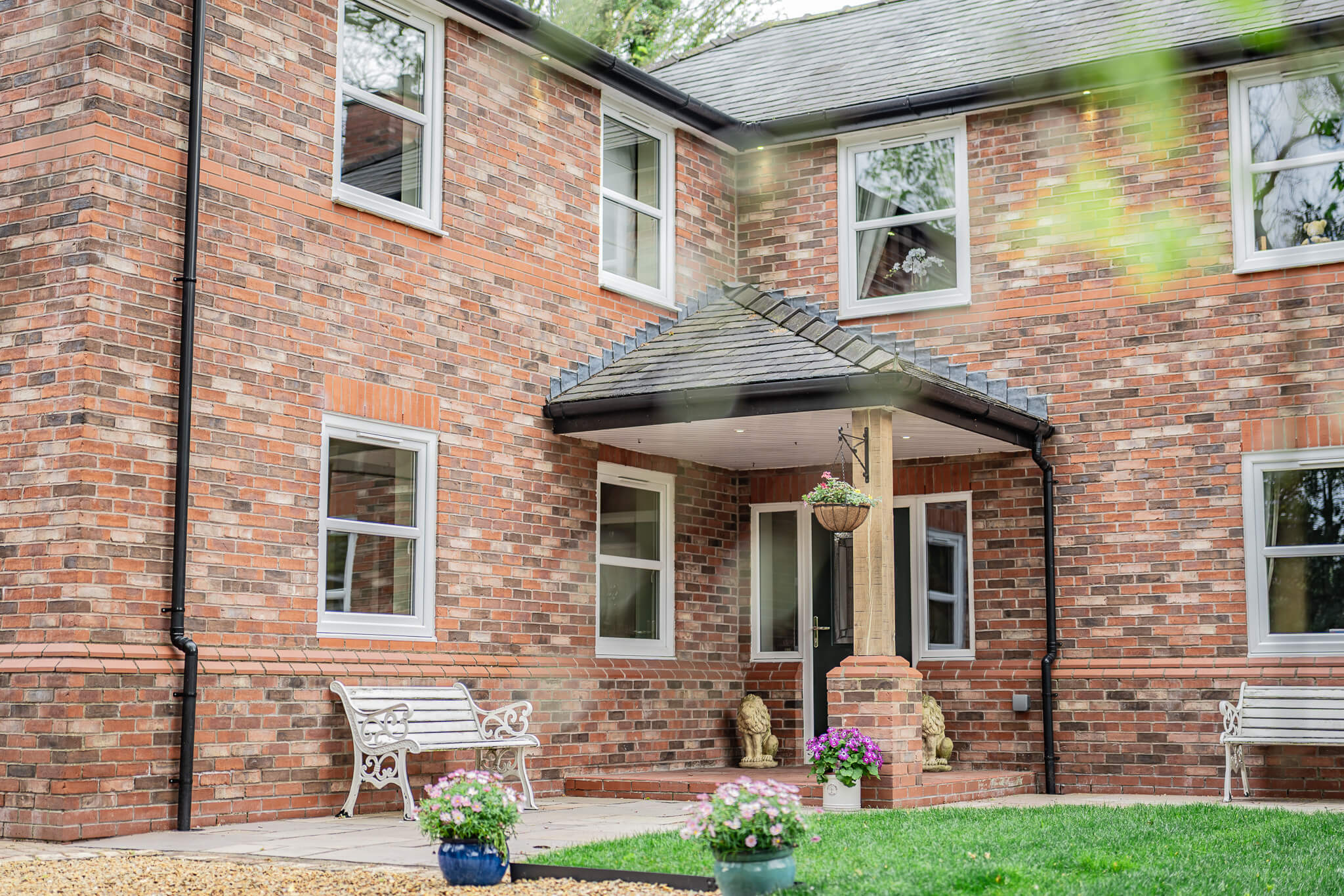 high-specification-property-in-northwich-entrance-porch-jlordandco