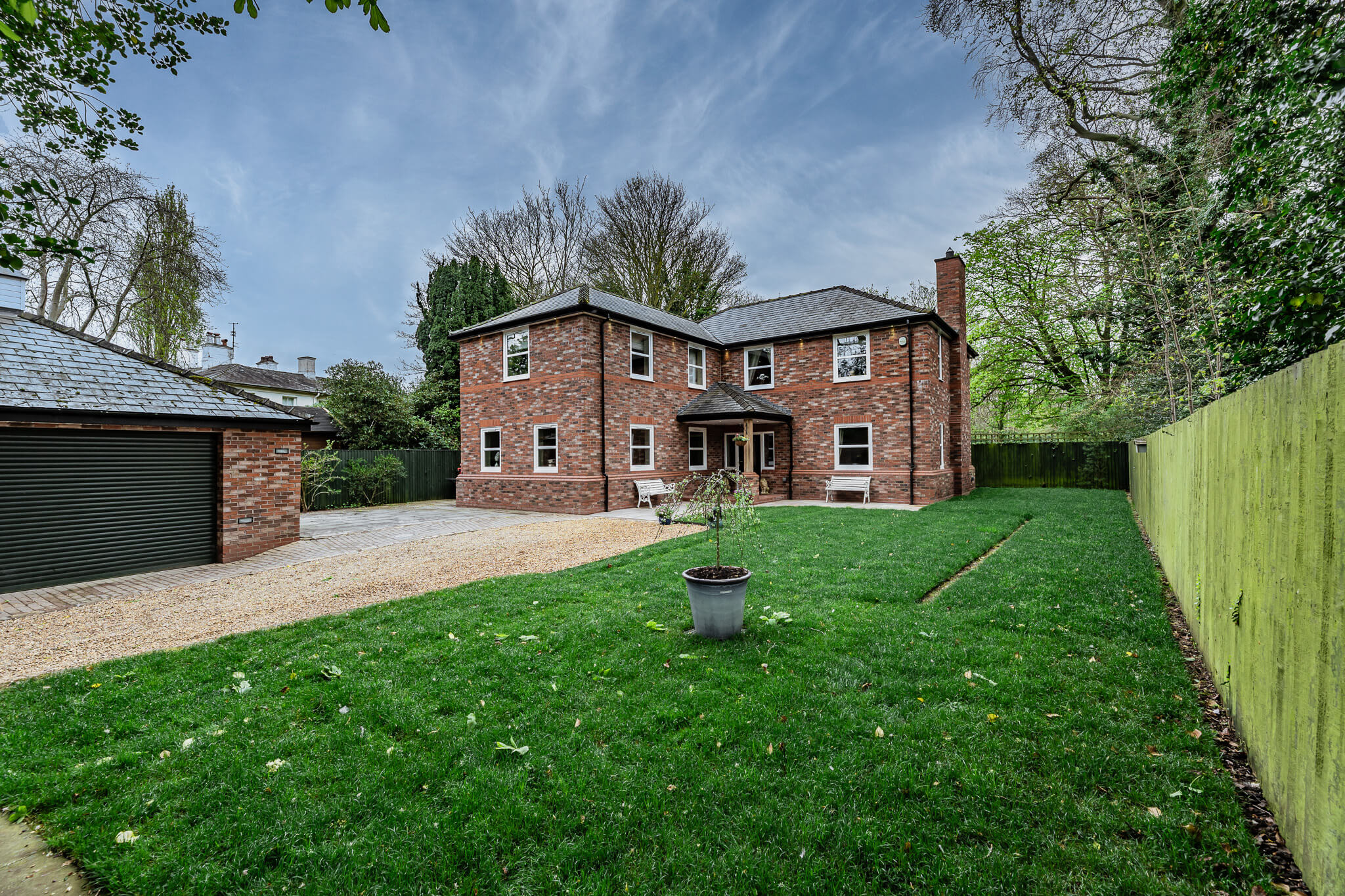 luxury-cheshire-home-northwich-front-garden-jlordandco.